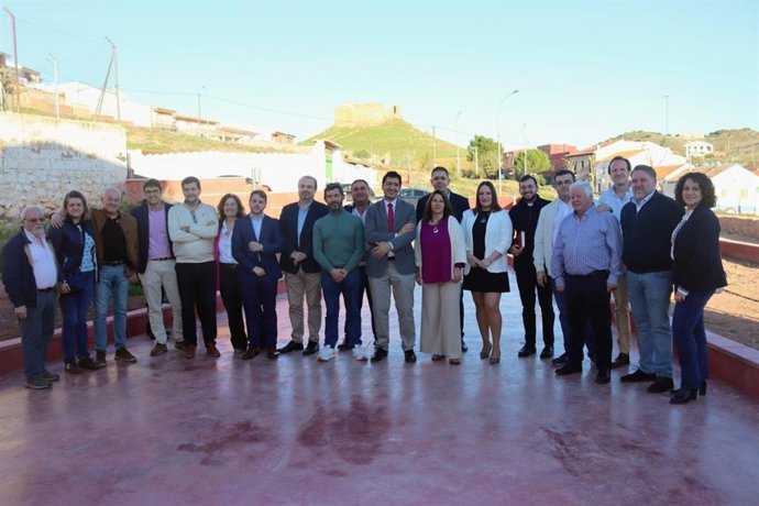 Foto de familia de la inauguración en Alhambra, Ciudad Real.