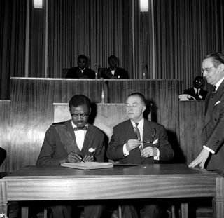 19600630 - LEOPOLDVILLE, CONGO: The first legally elected Prime Minister of the Republic of the Congo, Patrice Emery Lumumba signing his signature after giving a speech on 30 June 1960 in Leopoldville, Congo.  (Belga Archive)