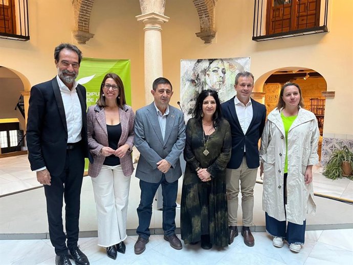 Inauguración de la muestra 'Ver(de) mar de ver(de) tierra' de Lita Cabellut.