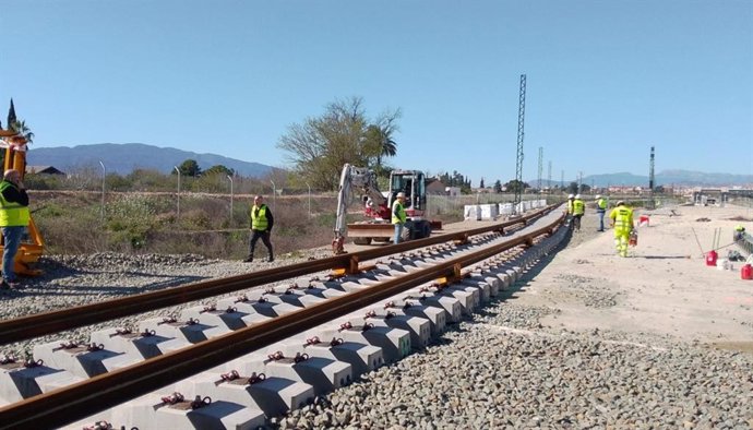 Imagen del inicio de los trabajos de montaje de vía en el tramo de alta velocidad entre Murcia y Almería.