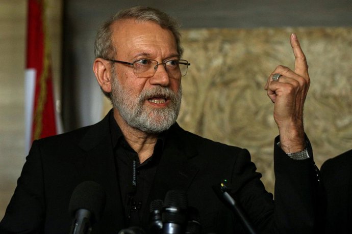 Archivo - Arquivo - 13 de agosto de 2025, Líbano, Beirute: Ali Larijani, secretário do Conselho Supremo de Segurança Nacional do Irã, fala durante uma coletiva de imprensa após se reunir com o presidente do Parlamento libanês, Nabih Berri, em Beirute. Fot