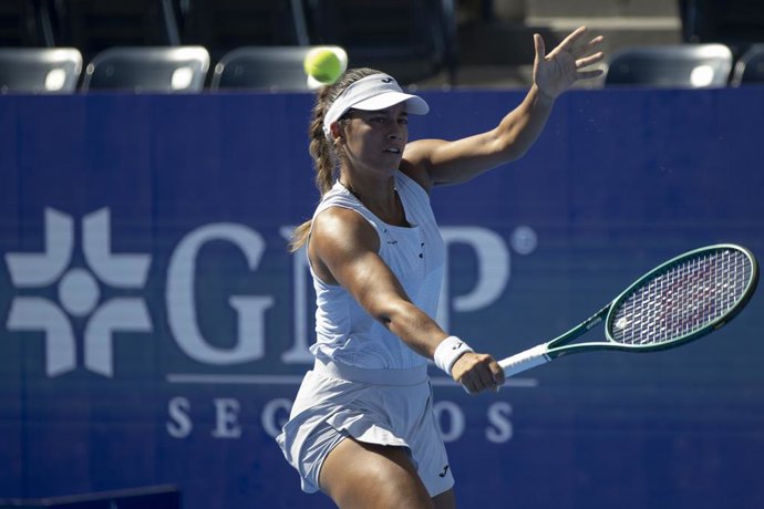 Archivo - August 18, 2025, Monterrey, Nuevo Leon, Mexico: Spanish tennis player Jessica Bouzas Maneiro in action against tennis player Kamila Rakhimova