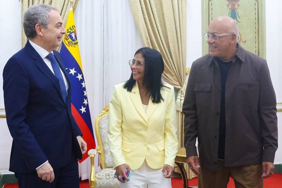 Archivo - José Luis Rodríguez Zapatero, Delcy Rodríguez y Jorge Rodríguez en el Palacio de Miraflores de Caracas