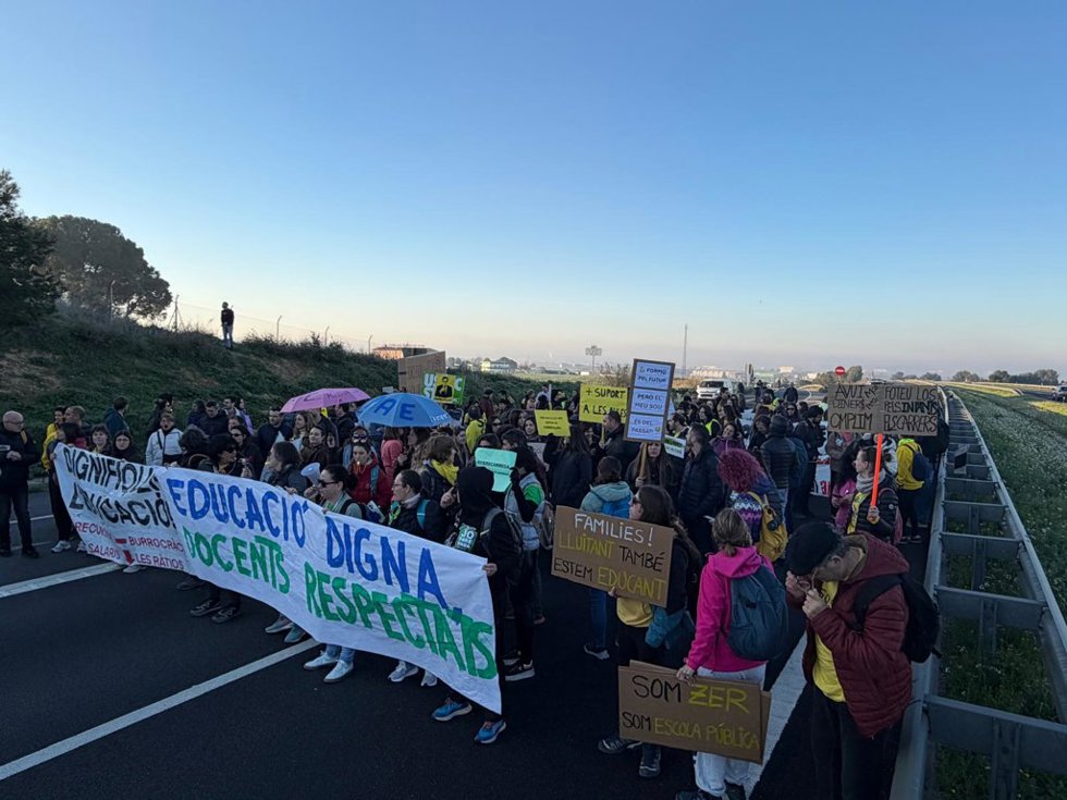 Corte en la A-2 en Lleida por la huelga de docentes