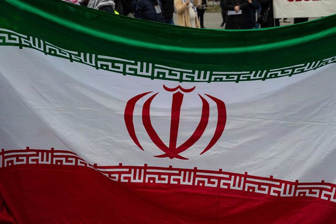 March 15, 2026, Berlin, Berlin, Germany: On Sunday, March 15, 2026, demonstrators gathered near the Rotes Rathaus, Berlinâ€s city hall and the seat of the cityâ€s governing mayor and Senate, during opposing protests linked to the escalating tensions invol