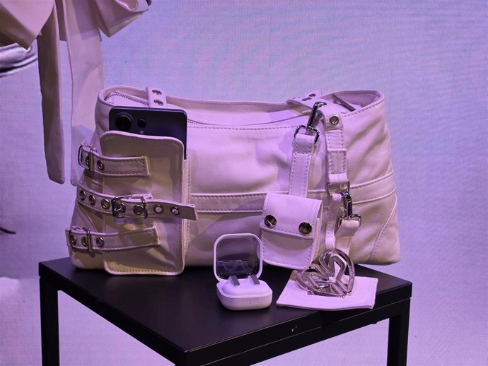 El nuevo bolso exclusivo 'it bag' Samsung x DOMINNICO.