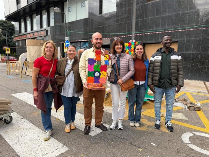 'Unir Peces, Unir Persones' Es El Lema Del Monumento Infantil De La Falla Antiga Senda Senent-Alameda 'El Palau'.
