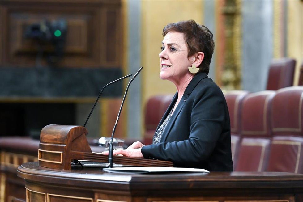 La portavoz de EH Bildu en el Congreso, Mertxe Aizpurua, interviene durante una sesión plenaria en el Congreso de los Diputados, a 17 de marzo de 2026, en Madrid (España). 