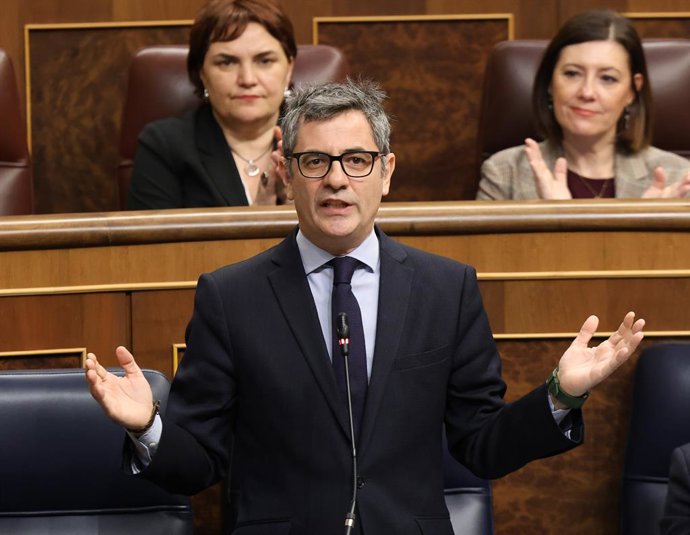 O ministro da Presidência, Justiça e Relações com os Poderes Legislativos, Félix Bolaños, intervém durante uma sessão de controle do Governo, no Congresso dos Deputados, em 18 de março de 2026, em Madri (Espanha). Sánchez enfrenta uma nova sessão de contr