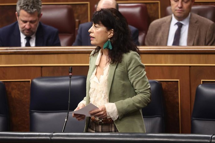La ministra de Igualdad, Ana Redondo, interviene durante una sesión de control al Gobierno, en el Congreso de los Diputados, a 18 de febrero de 2026, en Madrid (España).