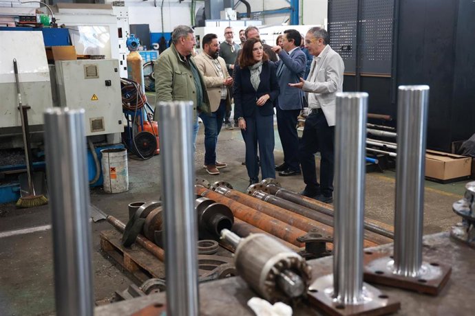 La consejera de Empleo, Empresa y Trabajo Autónomo de la Junta de Andalucía, Rocío Blanco, visita las instalaciones de la empresa Mantenimientos y Montajes Sociedad Cooperativa Andaluza en Huelva. 