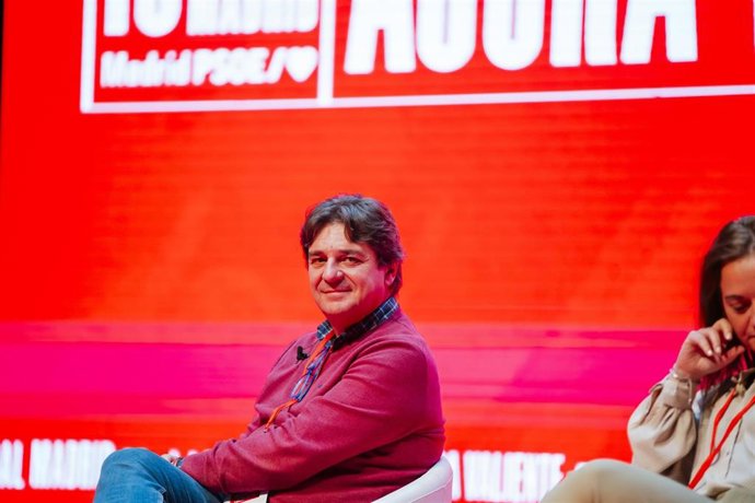 Archivo - El alcalde de Fuenlabrada, Javier Ayala, durante el 15º Congreso Regional del PSOE-M