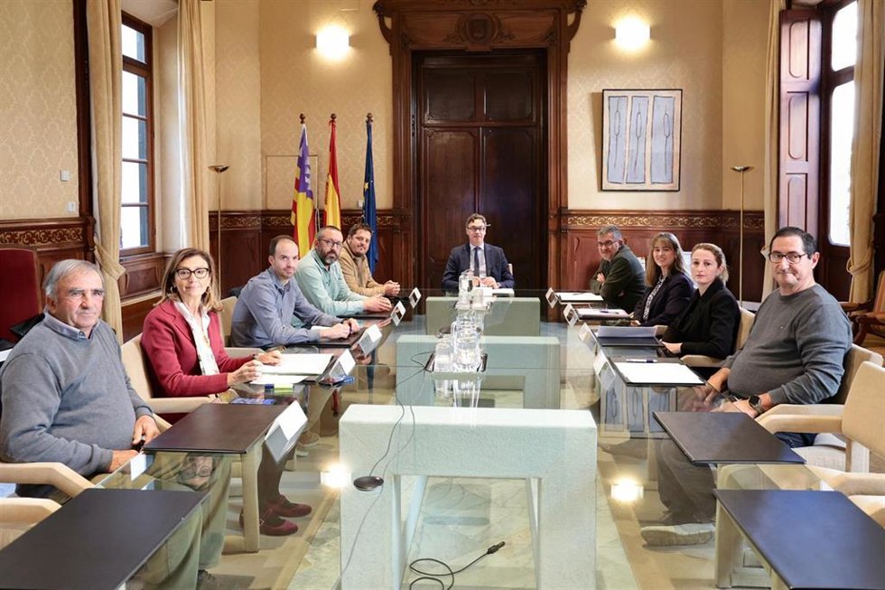El Govern se reune con el sector agrario para analizar la subida de los precios a causa del conflicto en Oriente Medio.