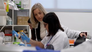 Rocío Carbonero en su laboratorio