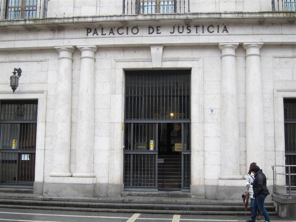 Archivo - Ecuador.- Condenado en Valladolid a 12 años de cárcel por agresión sexual a una niña de 11 años, hija de su pareja