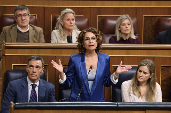 La vicepresidenta primera y ministra de Hacienda, María Jesús Montero, interviene durante una sesión de control al Gobierno, en el Congreso de los Diputados, a 18 de marzo de 2026, en Madrid (España). 