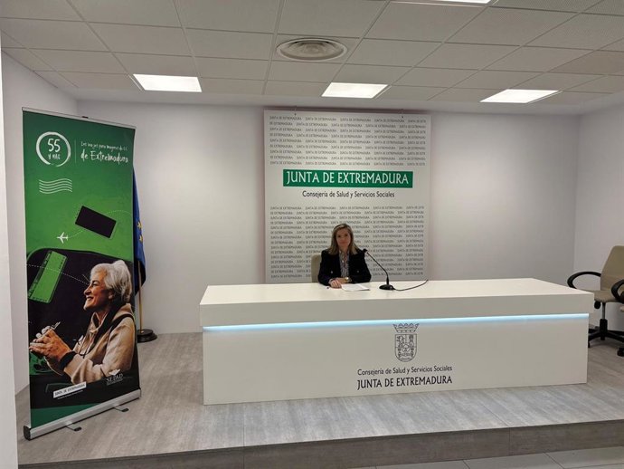 La coordinadora técnica de Programas Asistenciales y Recursos de Apoyo a la Promoción de la Autonomía, Olivia Díez Rivero, ofrece una rueda de prensa