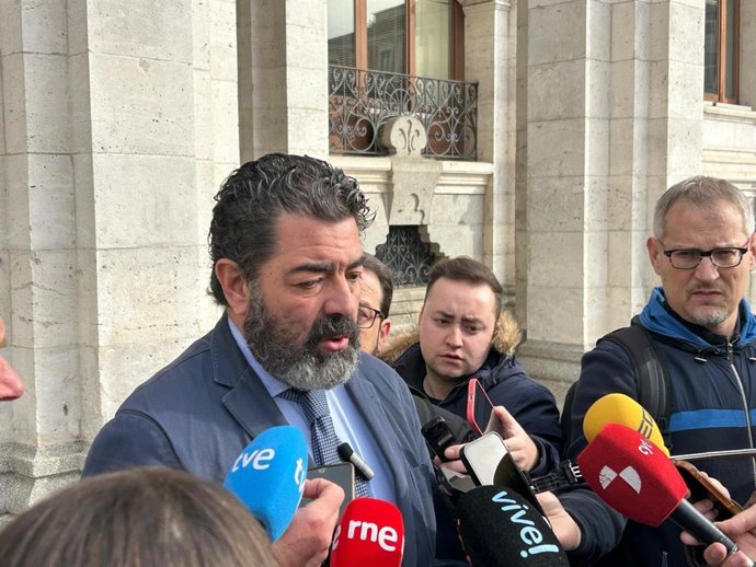 El conejal de Tráfico y Movilidad de Valladolid, Alberto Gutiérrez Alberca, atiende a los medios tras la sentencia que anula la Zona de Bajas Emisiones.