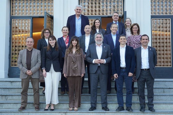 Foto de familia tras la reunión entre exdeportistas, el CSD y la secretaría de Estado para la Seguridad Social y Pensiones