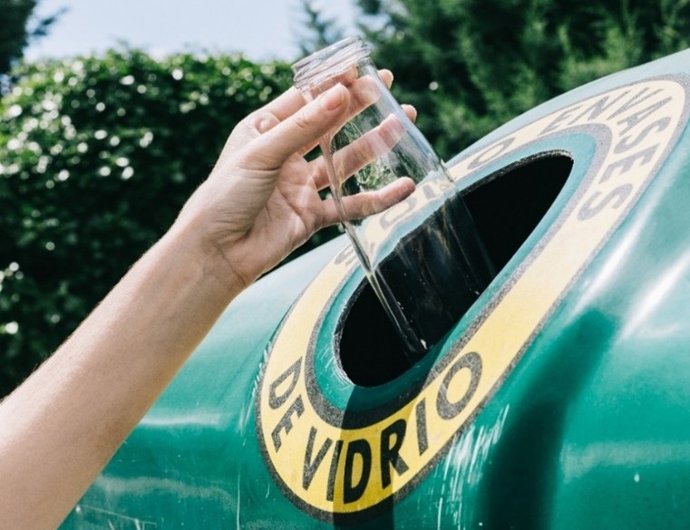 La recogida de vidrio sube un 1,8% en Cantabria y Santander se sitúa entre las diez capitales más recicladoras