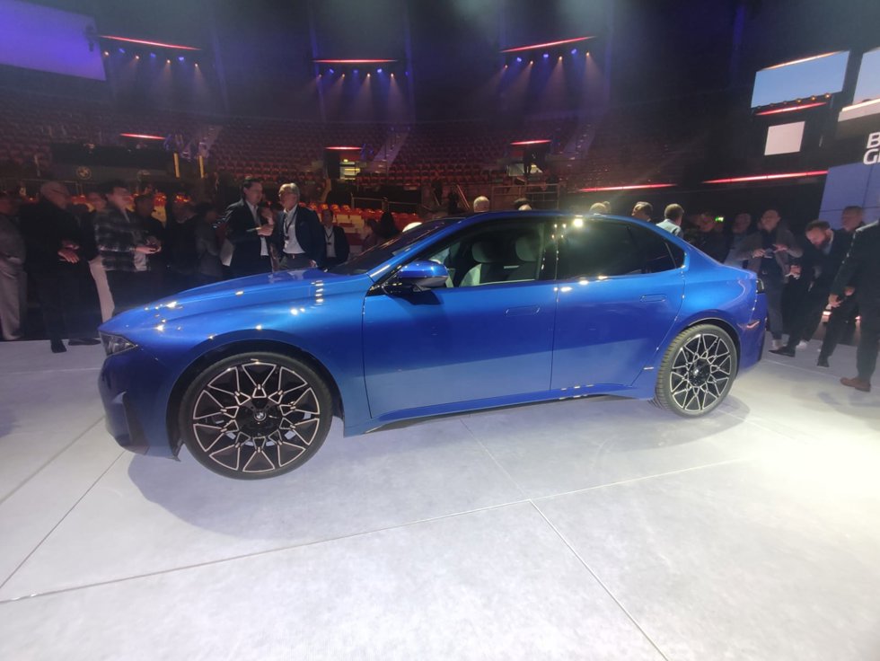 BMW revela el nuevo i3, su berlina eléctrica con hasta 900 km de autonomía y carga ultrrápida de 400 kW