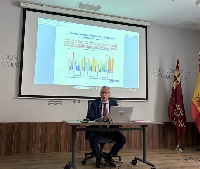 Archivo - El delegado territorial de la Agencia Estatal de Meteorología, Juan Esteban Palenzuela, presenta el balance climatológico del invierno y la predicción estacional de la primavera en la Región de Murcia