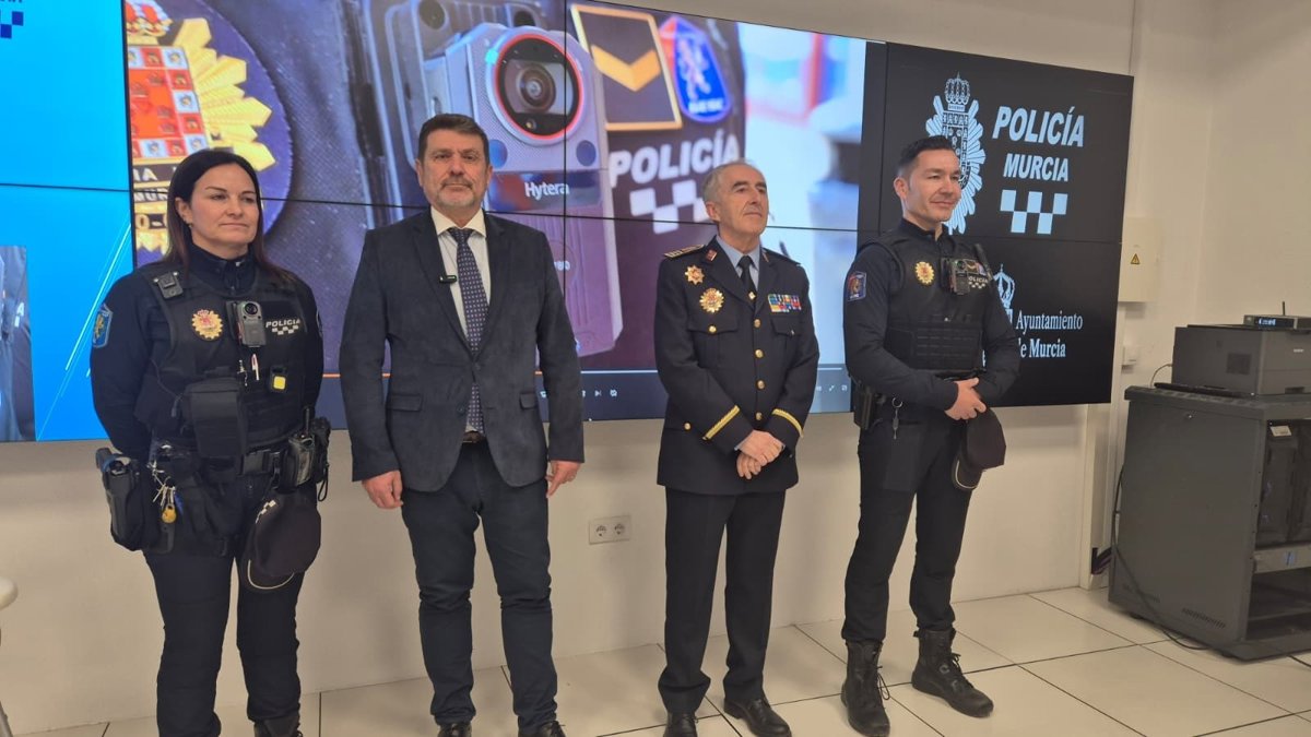 La Policía Local de Murcia estrenará las cámaras unipersonales durante la Semana Santa y Fiestas de Primavera