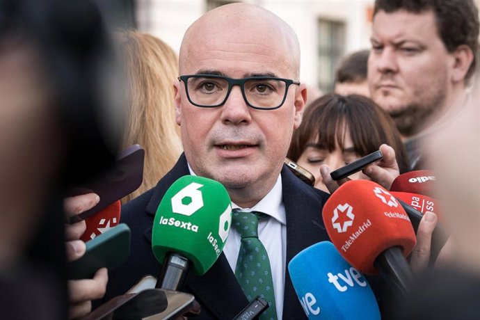 El delegado del Gobierno en Madrid, Francisco Martín, atiende a los medios durante un acto solemne en recuerdo a las víctimas del 11M, en la Real Casa de Correos, a 11 de marzo de 2026, en Madrid (España). Como ya es tradición, la Real Casa de Correos se 