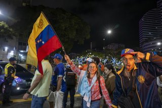 Celebración en las calles de Caracas por la victoria de Venezuela sobre Estados Unidos en el Clásico Mundial de Béisbol, disputado en Miami (archivo)