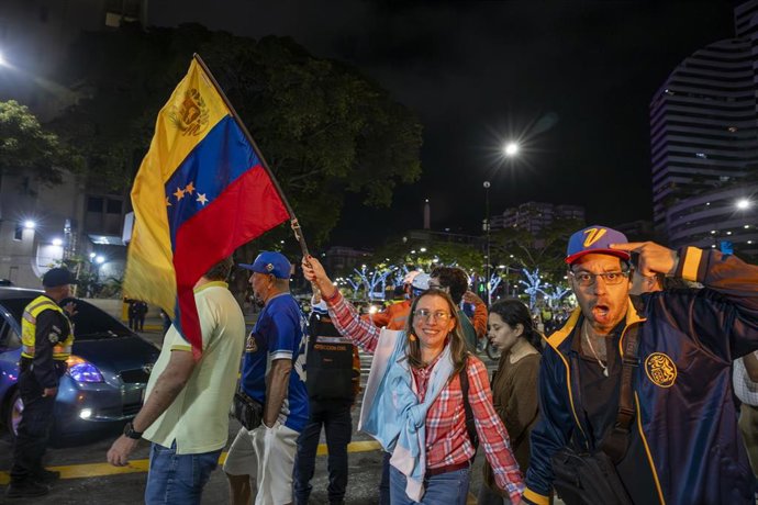 Celebración en las calles de Caracas por la victoria de Venezuela sobre Estados Unidos en el Clásico Mundial de Béisbol, disputado en Miami (archivo)