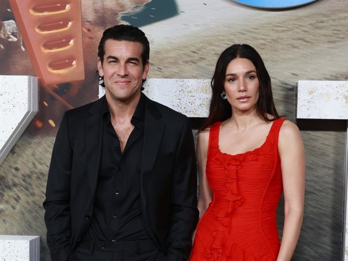 Mario Casas y Mariela Garriga durante el estreno de ‘Zeta’, la nueva película original de Prime Video, en los Cines Callao, a 17 de marzo de 2026, en Madrid