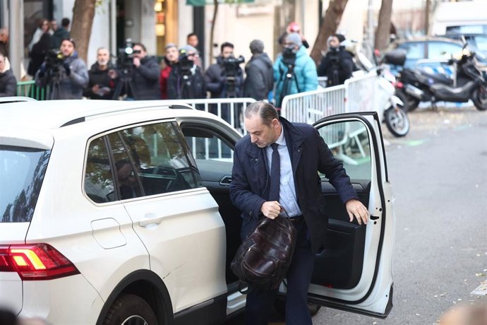 Archivo - El exministro José Luis Abalos a su llegada al Tribunal Supremo, a 27 de noviembre de 2025, en Madrid (España).