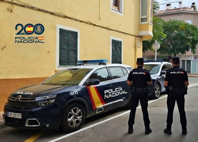 Archivo - Agentes de la Policía Nacional