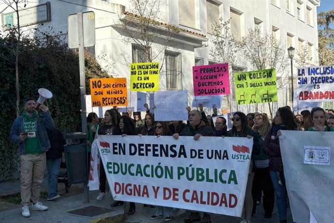 Protesta de Ustea por la situación de la educación pública.