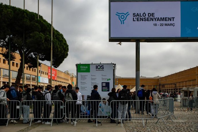 Entrada del Saló de l'Ensenyament
