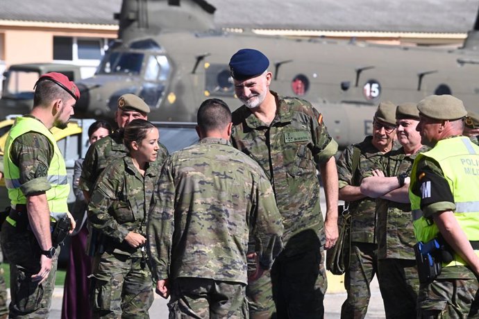 Archivo - El Rey Felipe VI visita la Academia de Logística (ACLOG) del Ejército de Tierra, a 8 de octubre de 2025, en Calatayud, Zaragoza (España). Esta academia tiene como misión formar a los especialistas en materias técnicas y logísticas, y actúa como 