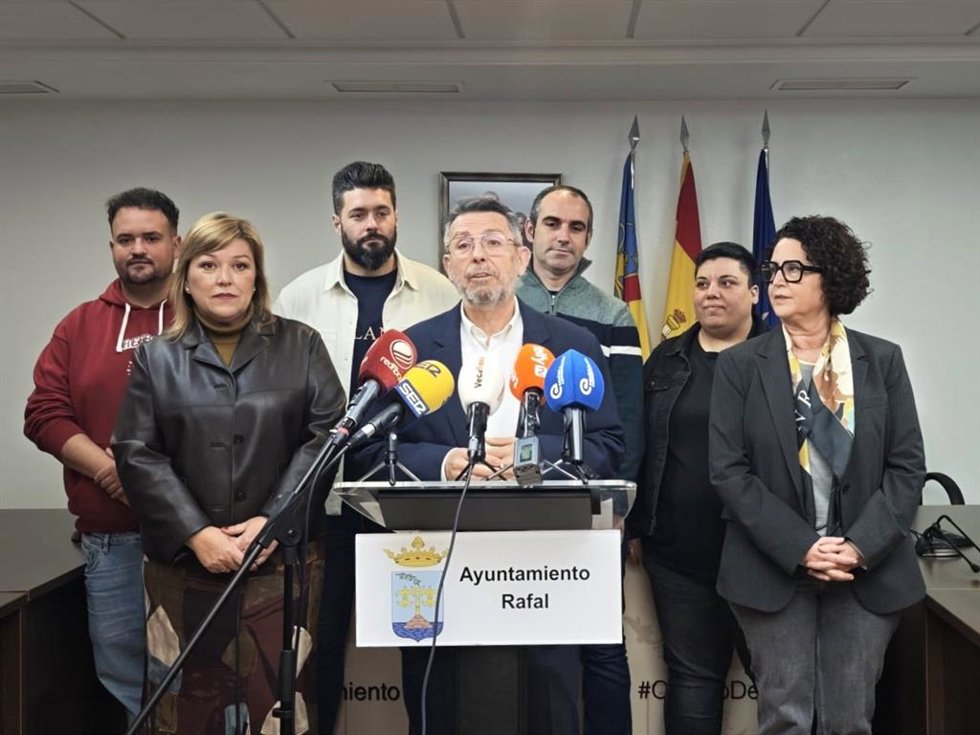 Rueda de prensa de Manuel Pineda (c)