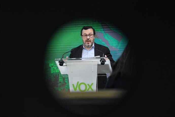 Archivo - El nuevo portavoz de VOX, José Antonio Fúster, durante una rueda de prensa posterior a la reunión del Comité de Acción Política de Vox, a 18 de marzo de 2024, en Madrid (España). 