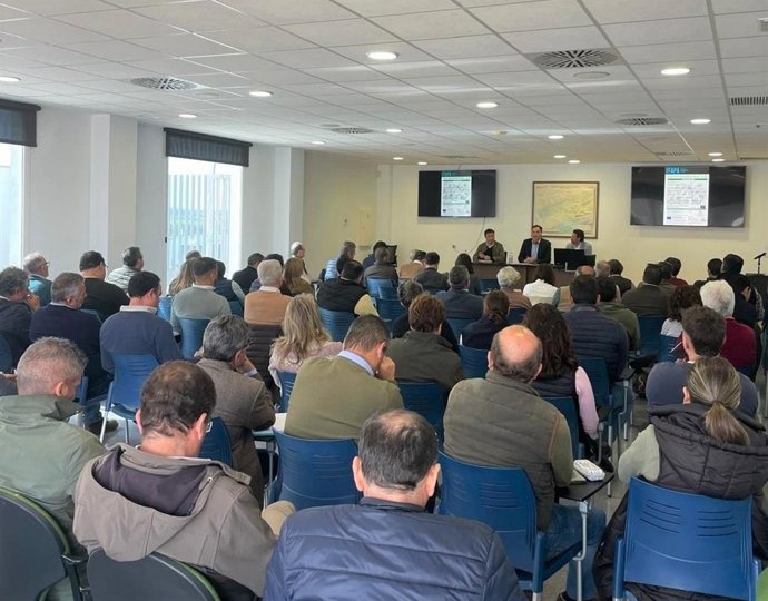 Jornadas en Lebrija del Ifapa para informar sobre los datos de la Red Andaluza Experimentación Agraria (RAEA) en relación con el algodón.