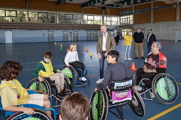 Un total de 38 centros participan este curso en un programa educativo inclusivo de baloncesto en silla de ruedas