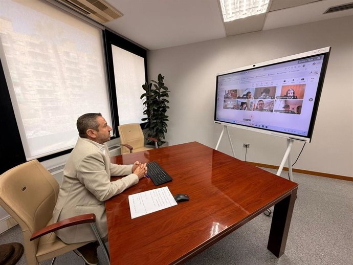 El director general de Movilidad y Transportes, José Antonio Verdú, durante la reunión telemática con los miembros de la Comisión en Defensa del Corredor Ferroviario Cartagena-Albacete, promovida por Consumur y representantes de ADIF y del Ministerio