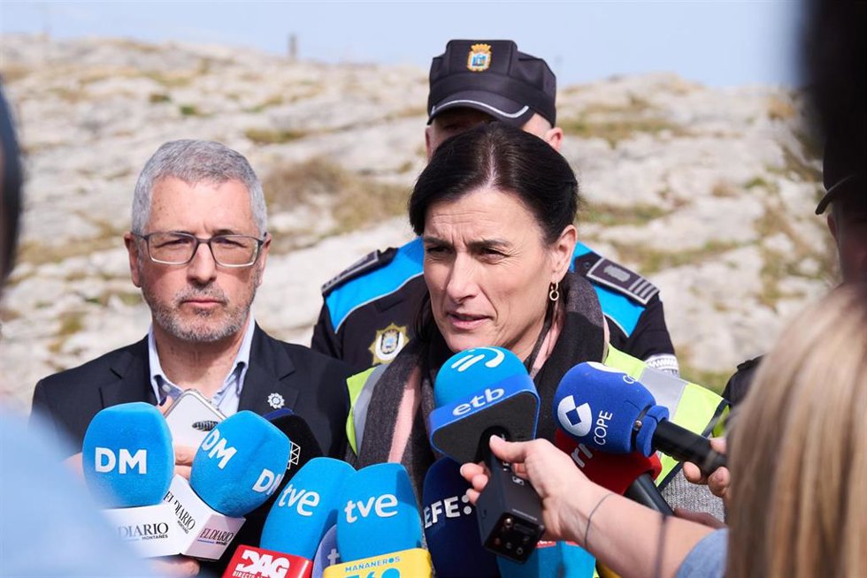 La acaldesa de Santander, Gema Igual, y el secretario de Estado de Medio Ambiente, Hugo Morán, tras el accidente de El Bocal en foto de archivo