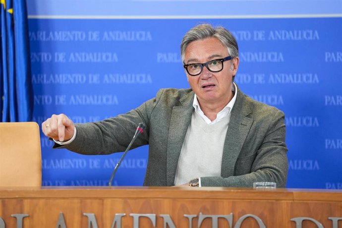 El portavoz del Grupo Parlamentario Vox, Manuel Gavira, este miércoles en rueda de prensa. 