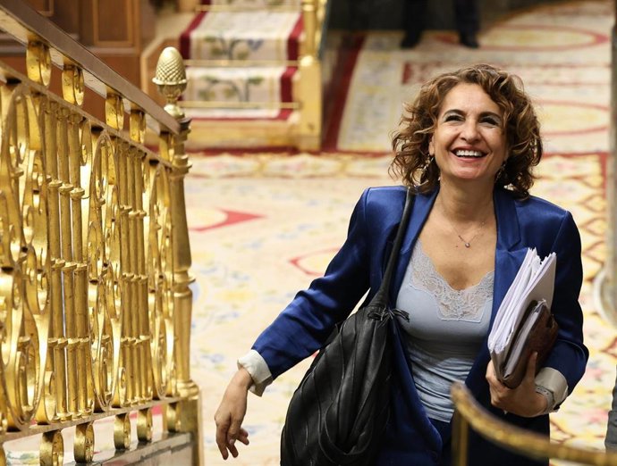 La vicepresidenta primera y ministra de Hacienda, María Jesús Montero, durante una sesión de control al Gobierno, en el Congreso de los Diputados, a 18 de marzo de 2026, en Madrid (España).
