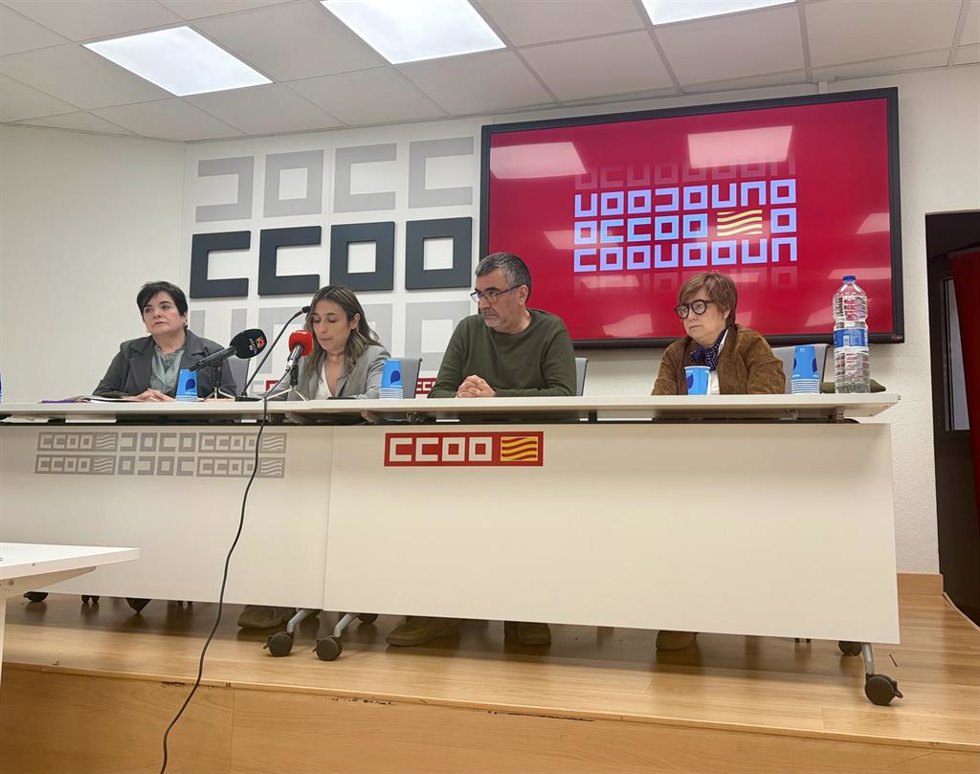 La Federación de Sanidad y Sectores Sociosanitarios de CCOO Aragón analiza la situación del sector en una rueda de prensa, en la sede del sindicato en Zaragoza.