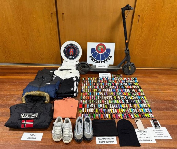 Material incautado a un detenido en Irun