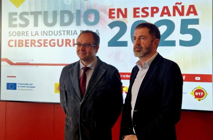 El director del Incibe, Félix Barrio (izquierda) y el presidente de Conetic, José Luis Pancorbo (derecha), en la sede del Incibe, en León, donde se ha presentado el 'Estudio sobre la industria de la ciberseguridad en España 2025'.
