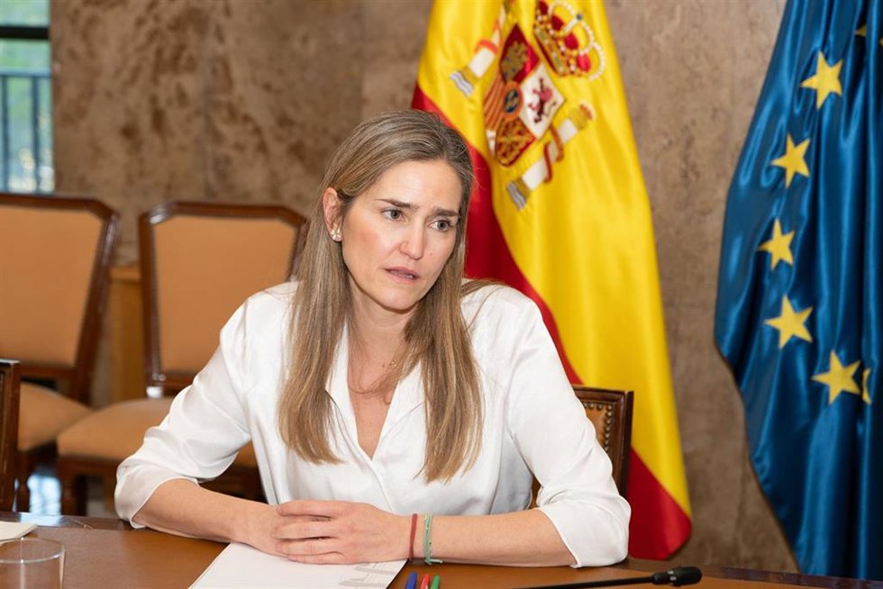 La vicepresidenta tercera y ministra para la Transición Ecológica y el Reto Demográfico, Sara Aagesen, se reúne con agentes del sector petrolero, a 17 de marzo de 2026, en Madrid (España). El encuentro se inscribe en el diálogo del Gobierno con una indu