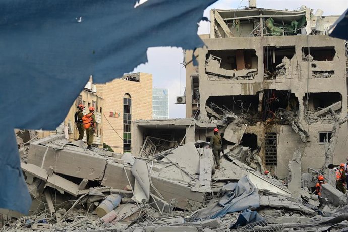 Archivo - Imagen de archivo de un edificio destruido por un ataque iraní contra Israel.