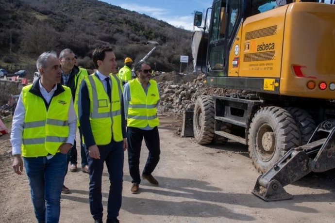 Invertidos 7,7 millones de euros en el ensanche y mejora de la carretera LR-250 entre Jalón y Laguna